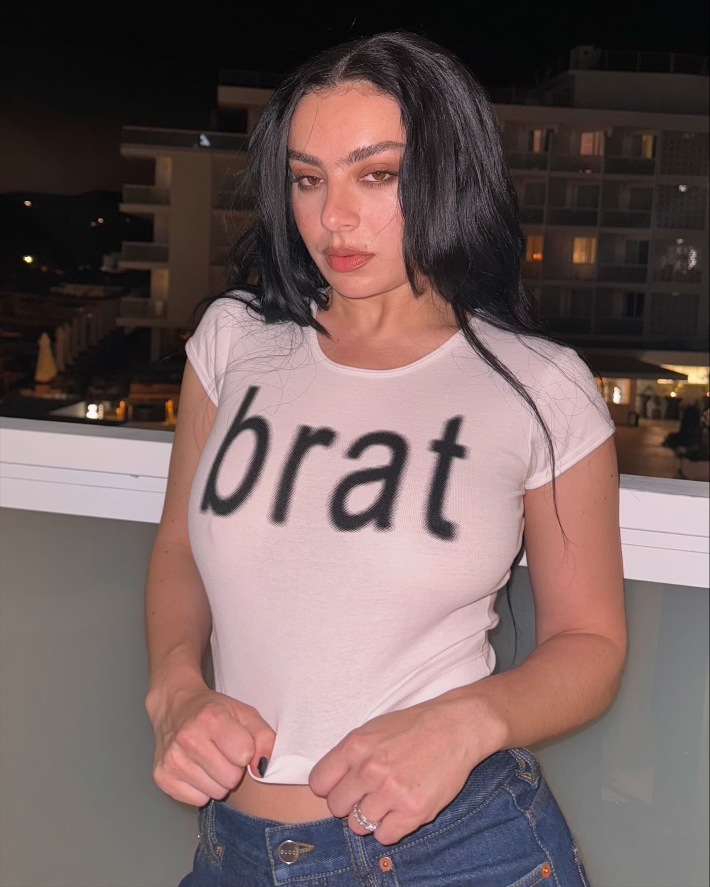 Brat: что подразумевает под собой главный летний тренд, придуманный Charli XCX?