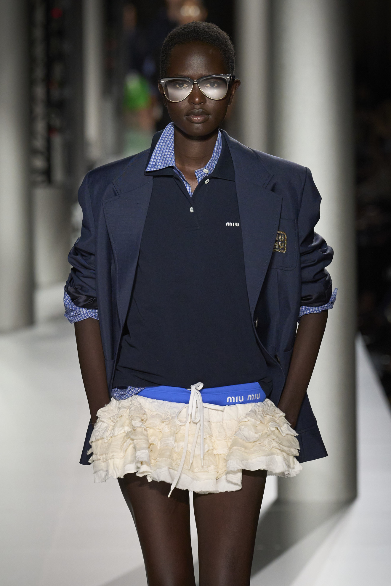 Стилисты и модницы утверждают, что юбки с низкой посадкой — еще один востребованный летний тренд