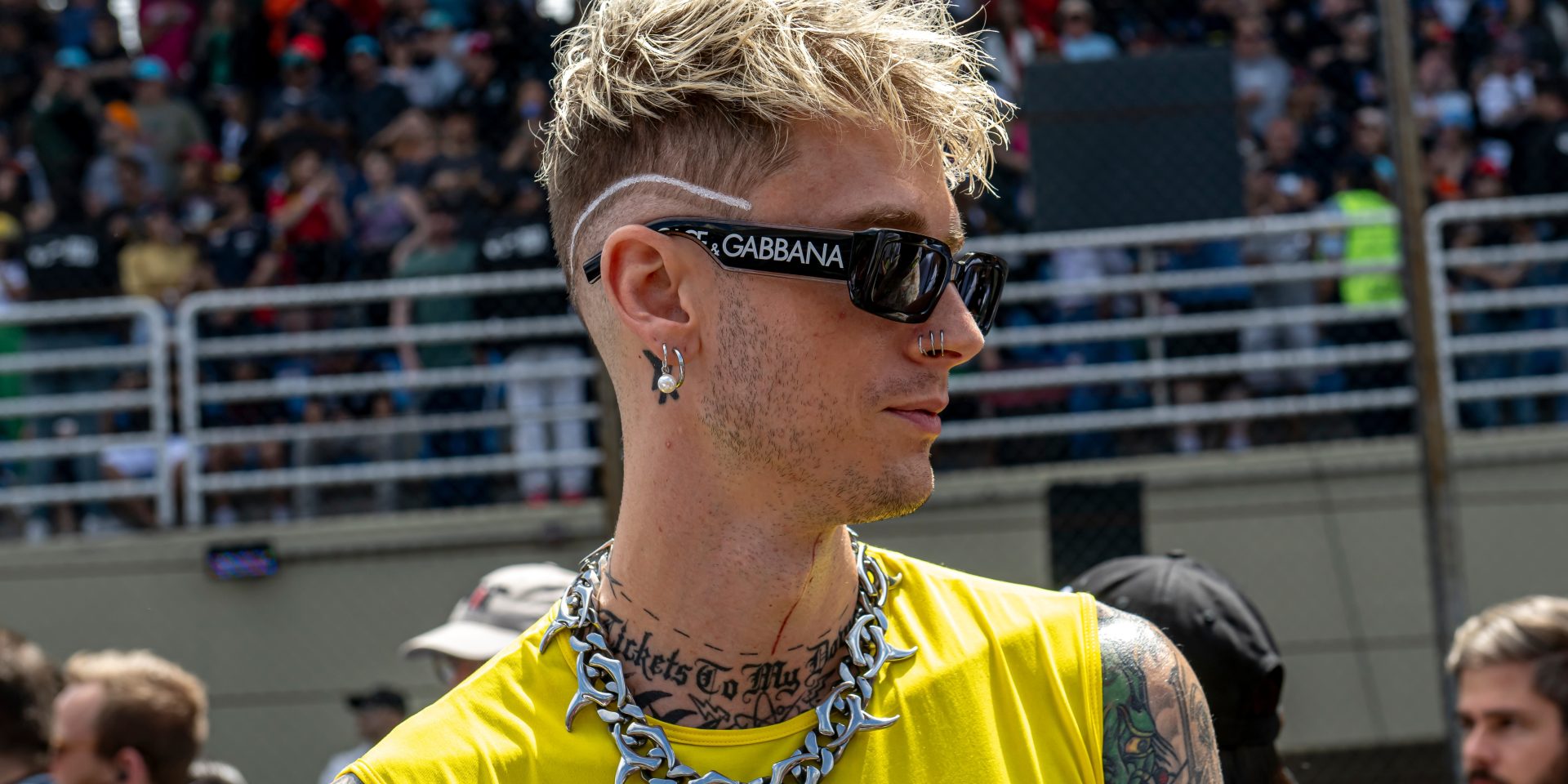 Страшная правда о детстве отца Machine Gun Kelly