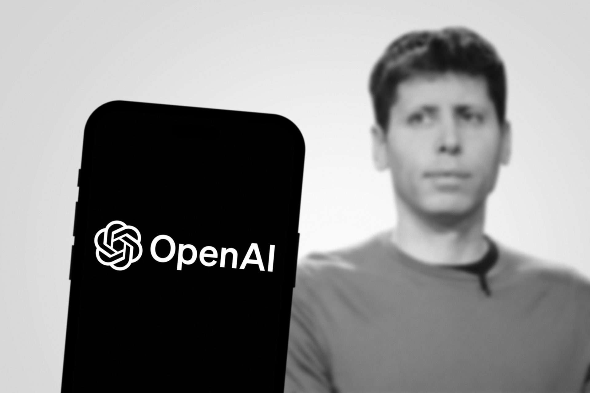 Маск подает в суд на OpenAI