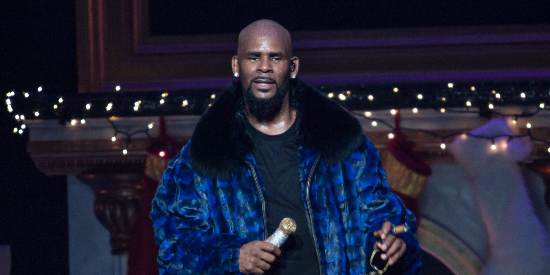 R. Kelly утверждает, что утекли его электронные письма. Кого обвиняет в этом музыкант?