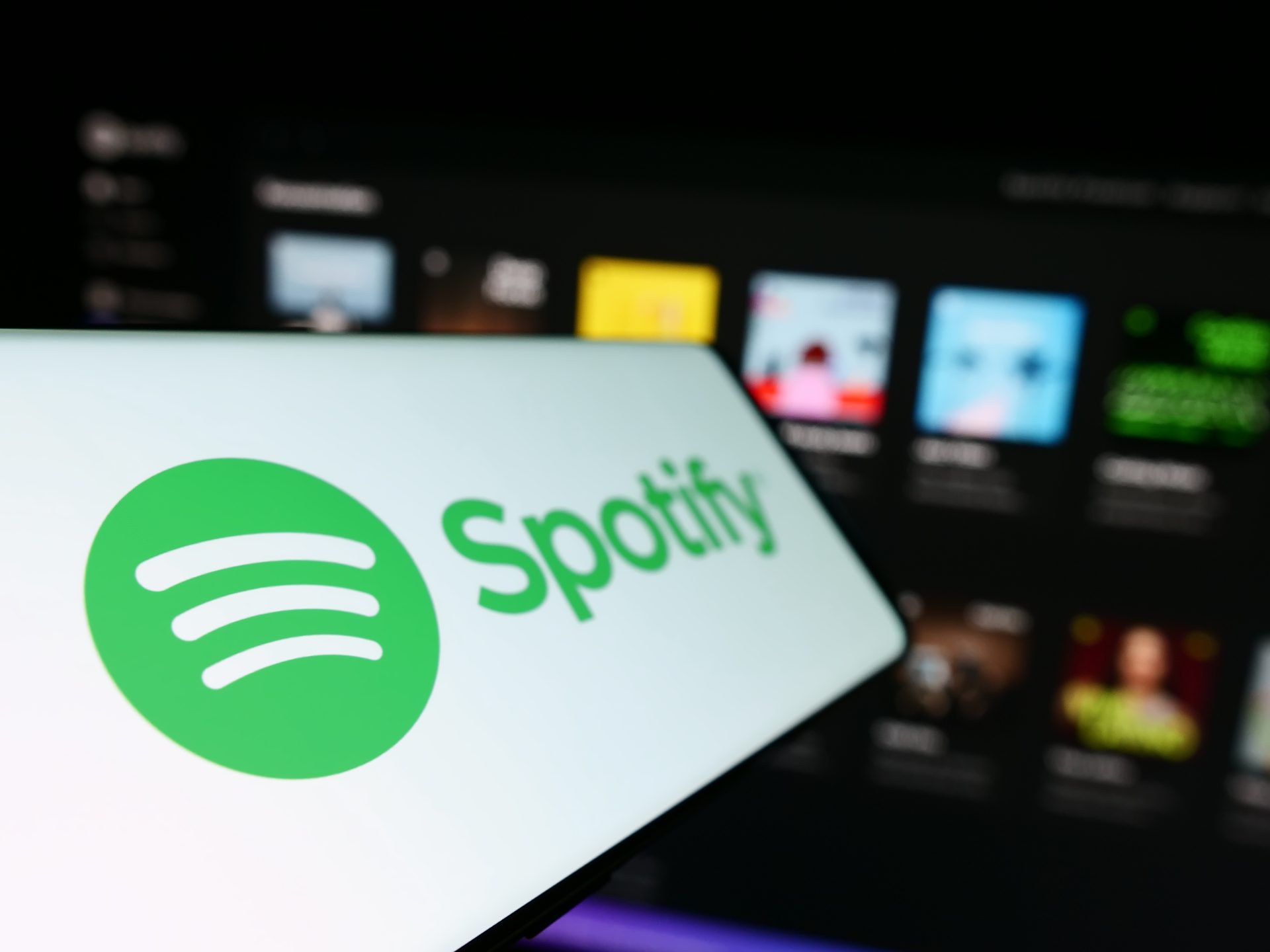 Исторический момент для женщин: кто возглавил рейтинг Spotify в 2024 году?